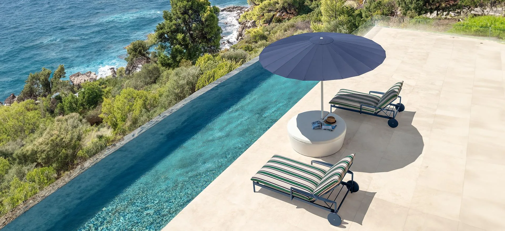 Talenti Nalu outdoor sofa by Ludovica and Roberto Palomba with one folded cushion for seat and back